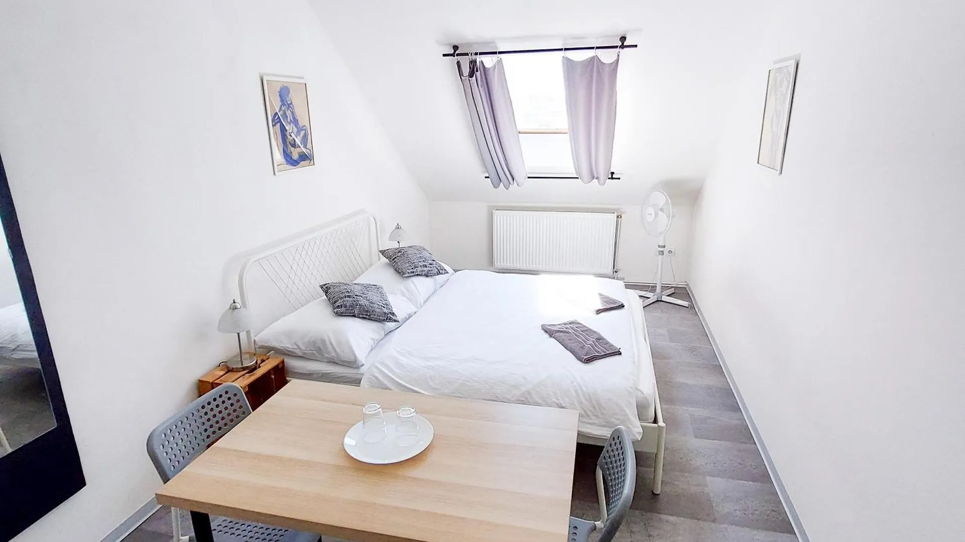 R2 Letna Rooftop Retreat Praha 0*,